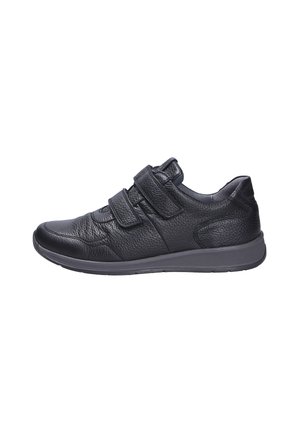 Schwarzer legerer Lederschuh mit doppelten Klettverschlüssen und gepolsterter Sohle, seitlich auf weißem Hintergrund gezeigt.