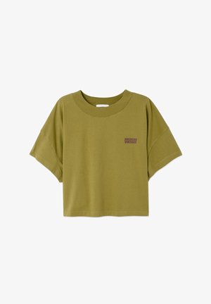 T-shirt court vert olive à manches courtes avec "AMERICAN VINTAGE" imprimé en petites lettres sur le côté gauche de la poitrine.