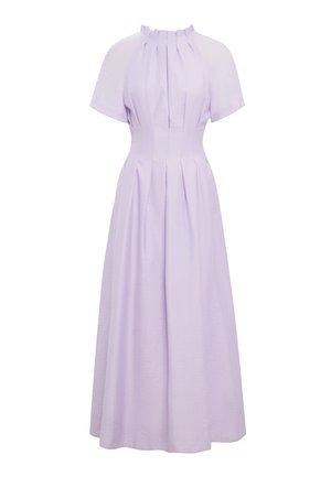 Robe midi violet clair avec manches courtes, encolure haute froncée, taille cintrée et jupe plissée.
