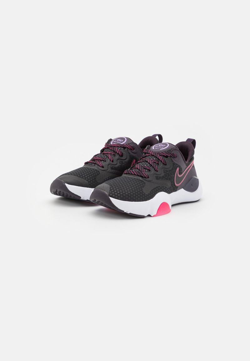 Damen Sportbekleidung | Nike Performance SPEEDREP Trainingsschuh black/hyper pink/cave purple/lilac/white/schwarz - MB89576 Damen Sportbekleidung | Nike Performance SPEEDREP Trainingsschuh black/hyper pink/cave purple/lilac/white/schwarz - MB89576