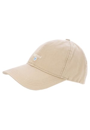 Casquette de baseball en coton beige avec une visière incurvée et un logo brodé comportant le mot « Barbour » et un petit blason bleu et blanc.