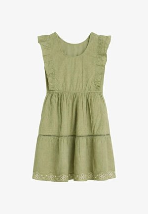 Hellgrünes ärmelloses Kleid mit gerafften Schulterträgern, strukturierter Stoff, gestufter Rock und weiße Blumenstickerei entlang des Saums.