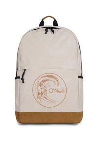 Beige rugzak met een suedebodem, zwarte accenten en een groot O'Neill-logo met een surferafbeelding. Inclusief verstelbare schouderbanden en een handvat aan de bovenkant.