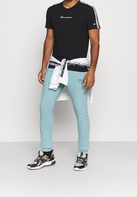 Champion Triko s potiskem - black