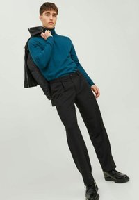 Jack & Jones JJEEMIL ROLL NECK - Maglione - sailor blue