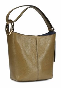 Borsa a secchiello in pelle marrone con texture, dotata di un unico manico superiore e di hardware circolare in tonalità oro sul lato.