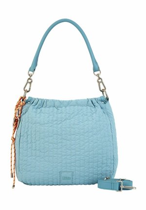 Sac à main matelassé bleu clair avec une poignée courte, un cordon orange et une longue bandoulière amovible placée à côté.