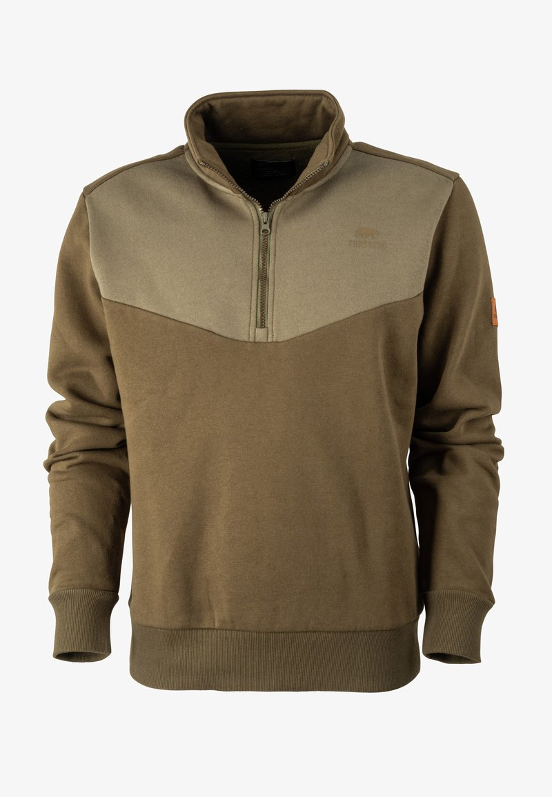 Maglione marrone con colletto a mezza zip, caratterizzato da un pannello sul petto di un marrone più chiaro, polsini a costine e un piccolo logo in alto a sinistra. Texture morbida.