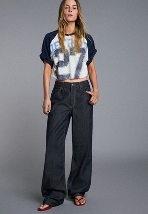 Bershka, BAGGY JEANS - Džínsy baggy - royal blue