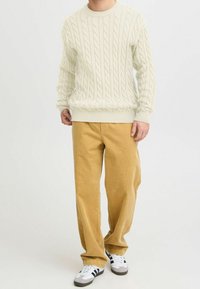 Solid Sweter