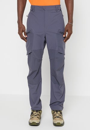 Męskie spodnie cargo w ciemnoszarym kolorze, wykonane z lekkiego materiału. Posiadają liczne kieszenie, regulowany pas oraz wzmocnione kolana.