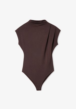 Bruin bodysuit met een hoge hals, korte mouwen en een aangesloten silhouet. Gemaakt van zachte stof met minimale naden en een gladde textuur.