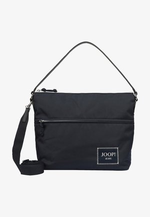 Sacoche noire en nylon avec une fermeture éclair sur le dessus, une poche avant et une bandoulière amovible. Présente une surface texturée et un patch logo.