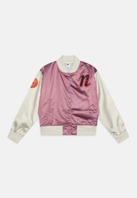 Neselectat, plum dust/light bone