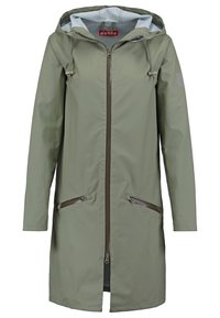 Olivově zelený nepromokavý kabát s kapucí, předním zipem, dvěma bočními kapsami na zip a proužkovanou podšívkou. Obsahuje nastavitelné šňůrky na kapuci.