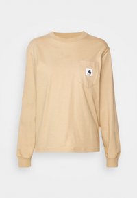 Beige långärmad t-shirt i bomull, med rund halsringning, bröstficka och ett etikettlogotyp på fickan. Slät textur.