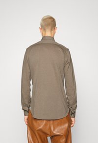 Michael Kors SOLID SLIM SHIRT - Camisa - beige