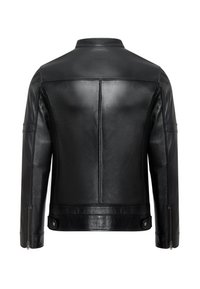 Zwarte leren jas met een minimalistisch ontwerp, voorzien van een kraag, ritssluitingen bij de mouwen en een soepele textuur. Naaddetails lopen over de rug.