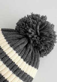 Niet geselecteerd, grey white vehicles embroidered