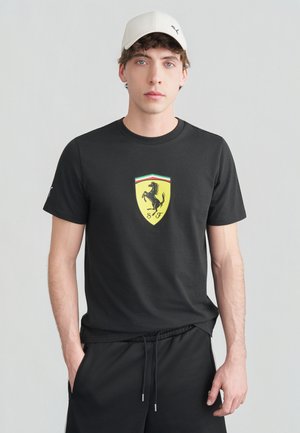 COLORED SHIELD TEE - Marškinėliai su spaudiniu - black