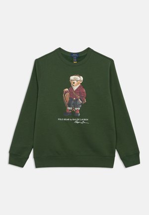 Felpa verde scuro con una grafica di un orso in abbigliamento scozzese, con testo sottostante che recita "POLO BEAR by RALPH LAUREN." Tessuto morbido.