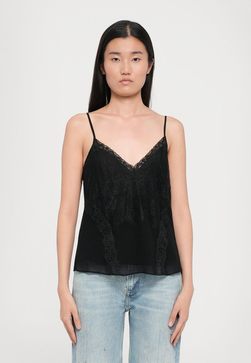 Camisole noire avec des accents en dentelle au niveau du col et de l'ourlet. Dotée de fines bretelles spaghetti et d'un design en tissu fluide et léger.