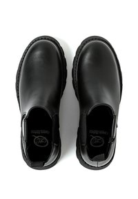 Stivali alla caviglia neri in pelle con pannelli elastici laterali, punta tonda e suola in gomma texturizzata; design minimalista senza motivi visibili.