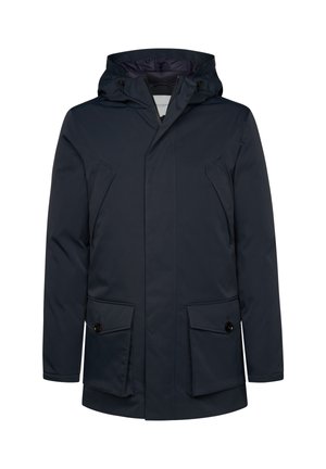 Giacca impermeabile blu con cappuccio, caratterizzata da una texture liscia, due tasche frontali e pannelli laterali angolari per un design moderno.