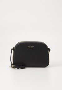 Borsa a tracolla in pelle nera con finitura texture, hardware dorato, chiusura con zip e tracolla regolabile. Presenta il logo del marchio sul davanti.