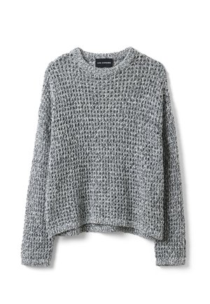 Suéter de punto grueso en gris y blanco, de manga larga, con cuello redondo y borde acanalado, con etiqueta "Les Copains" en el interior del cuello.