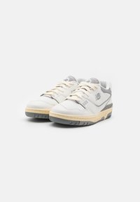New Balance Sneakers - white