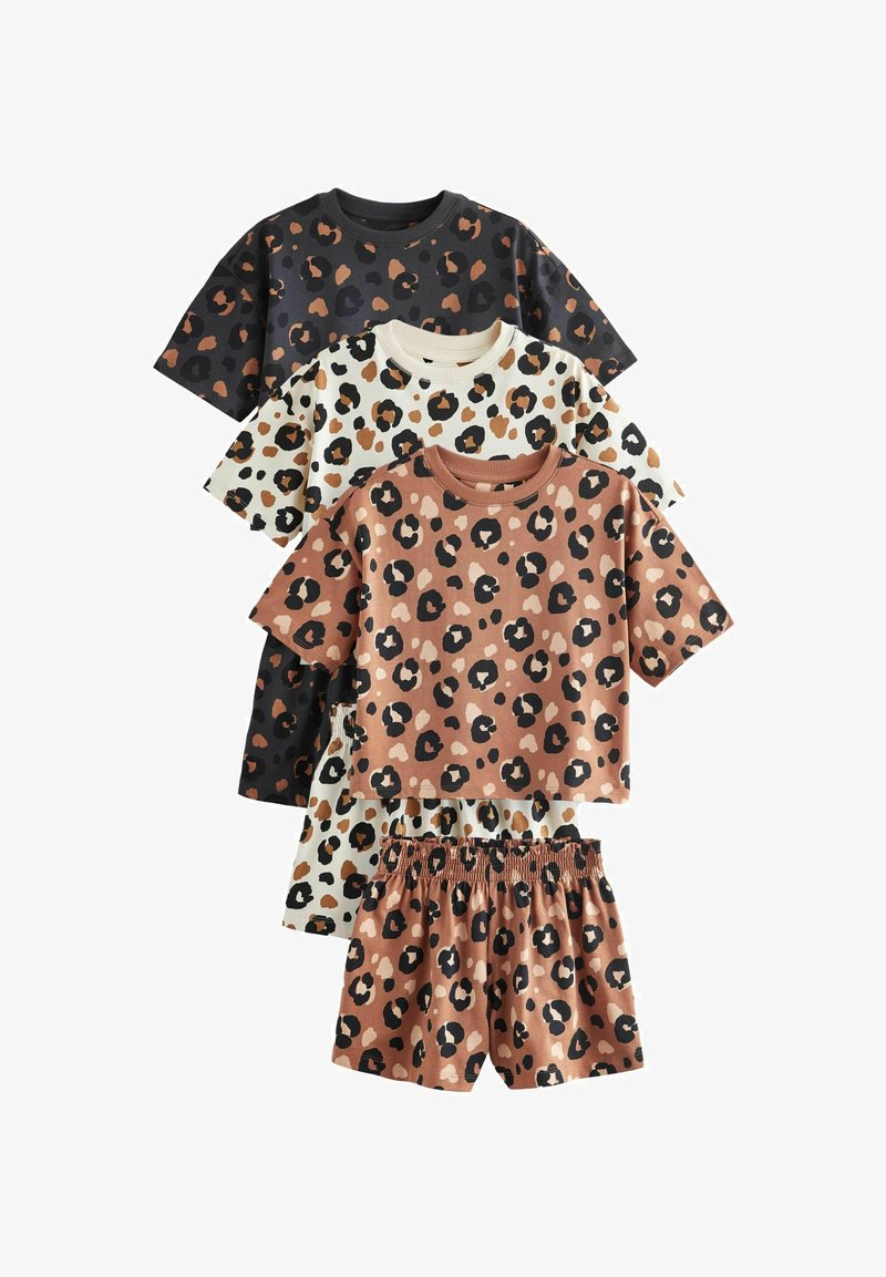 Három rövid ujjú póló és egy rövidnadrág készlet, leopárdmintázattal. Színek: fekete, krém és terrakotta. Puha pamut anyag, laza szabás.