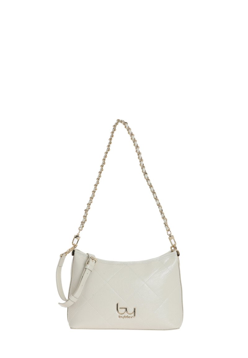 Borsa a tracolla bianca trapuntata con texture liscia, accento del logo dorato, tracolla staccabile e manico a catena per il trasporto.