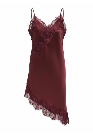 Robe nuisette en satin bordeaux sans manches avec ourlet asymétrique et bordure en dentelle florale au niveau de l'encolure, des côtés et du bas.