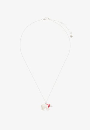 Collier chaîne en argent avec un pendentif ours polaire blanc portant une écharpe rouge, équipé d'un fermoir homard et d'un prolongateur de longueur ajustable.
