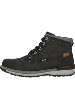 Bottine en cuir noir avec un laçage, semelle grise et accent marron. Tige texturée avec des détails de couture et doublure respirante.