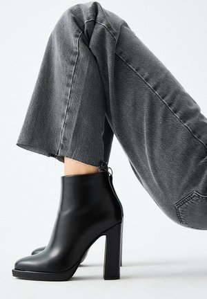 Stivaletti con tacco - nero