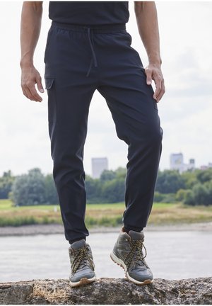 john devin, JOHN DEVIN JOGGER PANTS - Tracksuit bottoms - schwarz