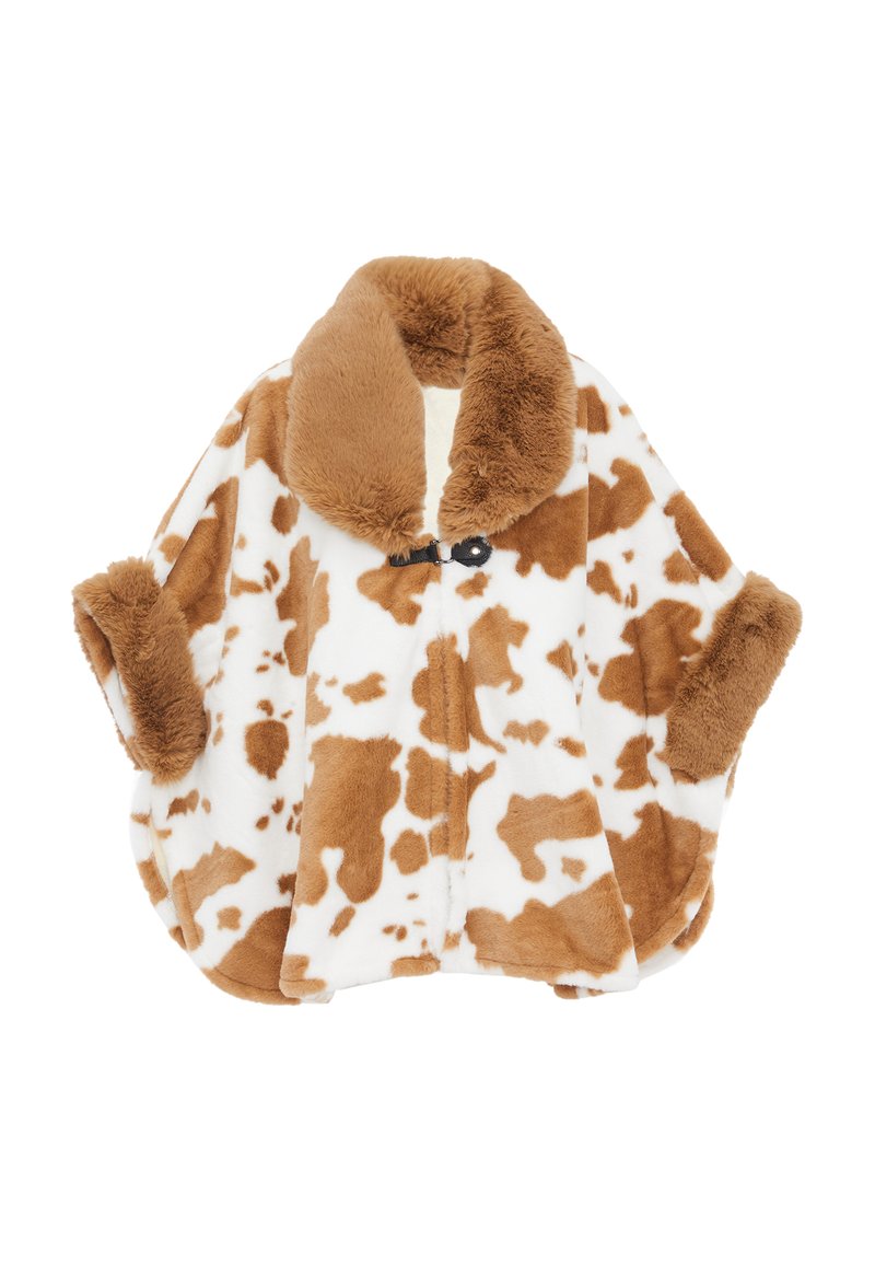 Brun og hvid cow-print kappe lavet af blødt, plyssestof, med en falsk pelskrave og manchetter, samt en sort toggle lukning.