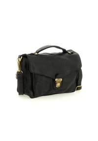 Borsa in pelle nera con chiusura a patta, accessori in oro e tracolla rimovibile. Design compatto con una finitura testurizzata.