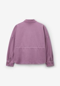 Long-sleeve shirt in light purple cotton, featuring a collared neck, a yoke seam across the upper back, and buttoned cuffs.