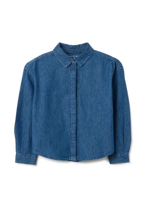 Camicia di jeans con maniche lunghe, chiusura frontale con bottoni e colletto azzurro chiaro con cuciture decorative. Texture morbida.