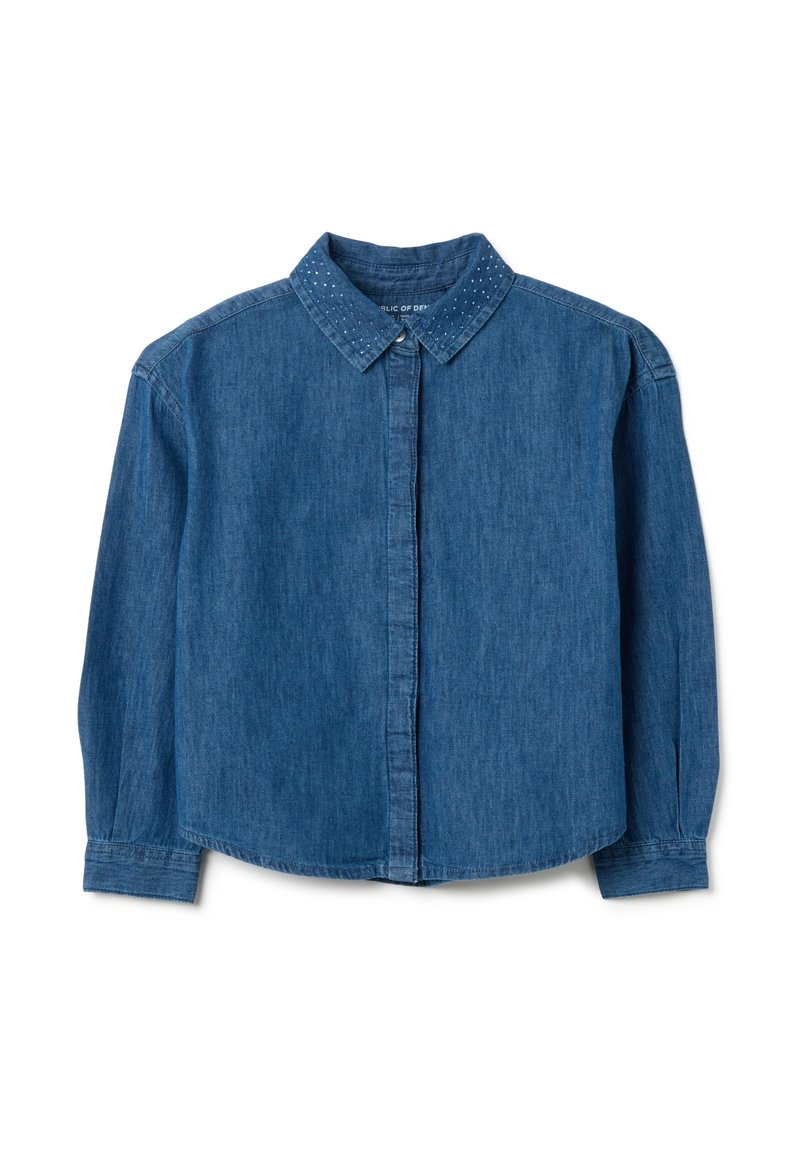 Camicia di jeans con maniche lunghe, chiusura frontale con bottoni e colletto azzurro chiaro con cuciture decorative. Texture morbida.