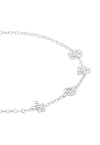 Sølvsnor halskæde med fem dekorative led, hver prydet med klare krystaller, der skifter mellem geometriske og cirkulære former.