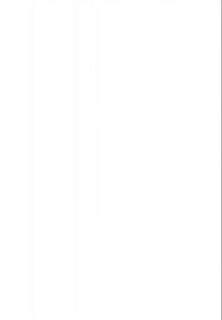 Dos hombres con trajes sonríen y se dan la mano en una oficina moderna y luminosa con grandes ventanales y vistas a la ciudad.