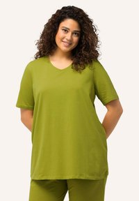 Ulla Popken V-AUSSCHNITT HALBARM - T-shirt basic - apple green