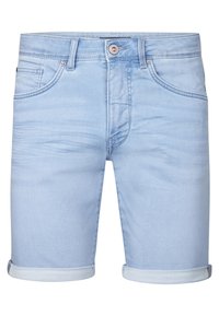 Pantalones cortos de mezclilla azul claro con dobladillo enrollado, que cuentan con bolsillos frontales, cierre de botón y cremallera, y un desgastado sutil para darle textura.