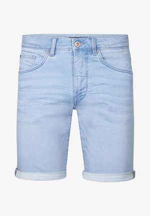Lichtblauwe denim short met opgerolde rand, voorzien van voorzakken, een knoop- en ritssluiting, en subtiele vervaging voor textuur.