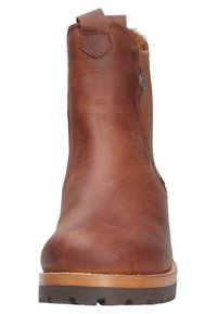 Botín de cuero marrón hasta el tobillo con puntera redondeada, forro de felpa, tira lateral para tirar y suela de goma con un patrón de textura.