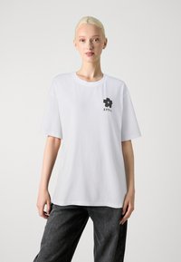 Edwin HANADOROBO UNISEX - Trükipildiga T-särk - white